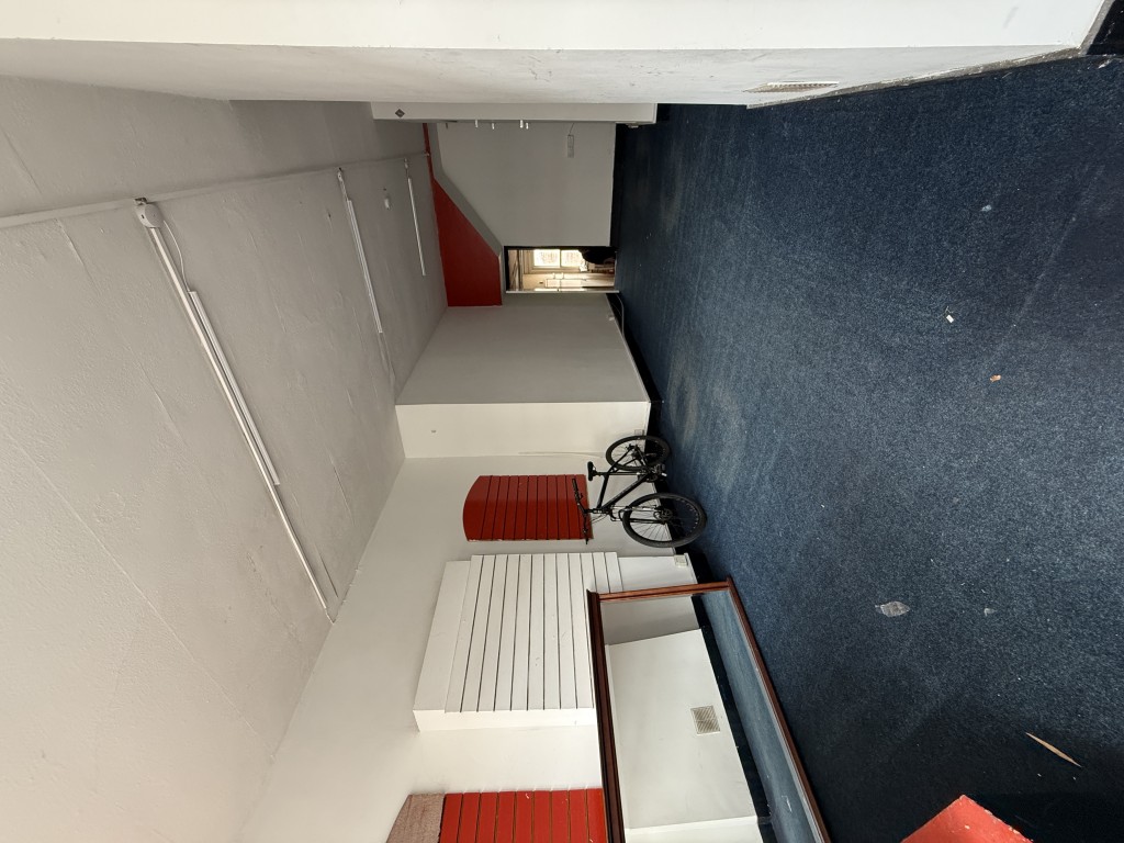 Lot: 82 - MIXED RESIDENTIAL AND COMMERCIAL BUILDING WITH POTENTIAL - Shop floor